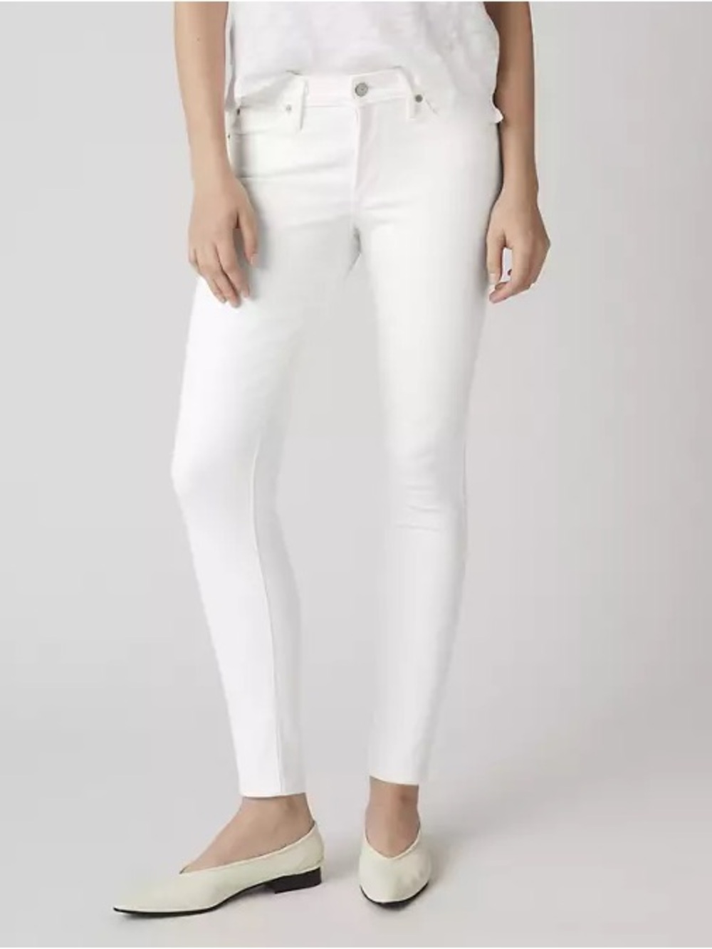Levi's 711 skinny jeans in white denim women’s size 32